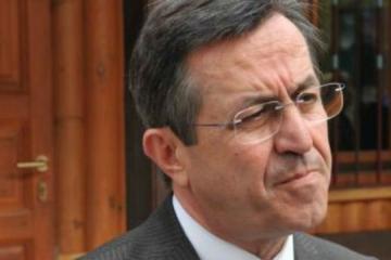 Έχει μέλι το κτίριο όπου πάει το τελωνείο;