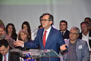 Νίκος Νικολόπουλος: «Η Πάτρα έχει πολλούς ευχάριστους. Ωφέλιμους, όμως;»