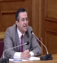 Ο Νικολόπουλος "έβαλε φωτιά" στον Πρωθυπουργικό Σύμβουλο Παπασταύρου μέσω του διαδικτύου.