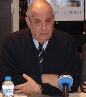 Κουίκ: «Στην πολιτική του ερημιά ο Σαμαράς»
